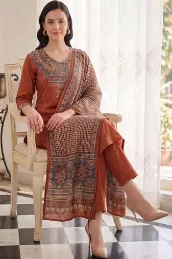 Women Ethnic Motifs Yoke Design Regular Thread Work Pure Cotton Kurta with Trousers & With Dupatta