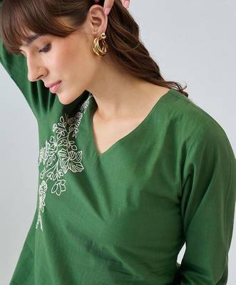 Women Floral Embroidered Regular Thread Work Pure Cotton Kurta with Trousers 2