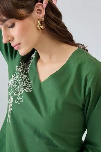 Women Floral Embroidered Regular Thread Work Pure Cotton Kurta with Trousers