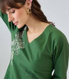 Women Floral Embroidered Regular Thread Work Pure Cotton Kurta with Trousers