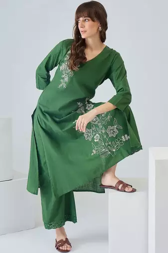 Women Floral Embroidered Regular Thread Work Pure Cotton Kurta with Trousers