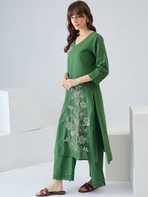 Women Floral Embroidered Regular Thread Work Pure Cotton Kurta with Trousers 4