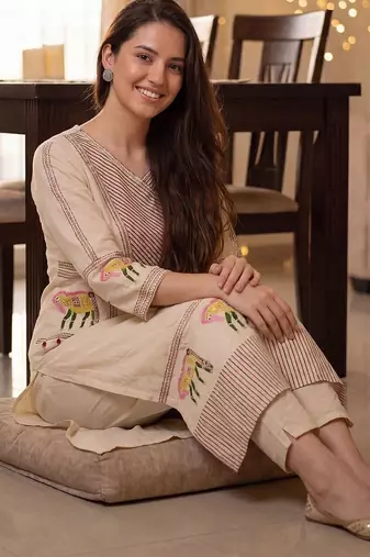 women ethnic motifs embroidered regular thread work  cotton kurta with trousers