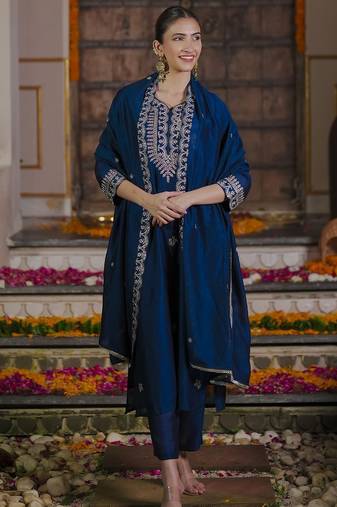 Women Ethnic Motifs Embroidered Regular Kurta with Trousers & With Dupatta