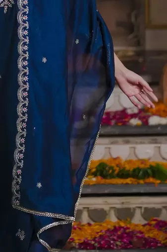 Women Ethnic Motifs Embroidered Regular Kurta with Trousers & With Dupatta