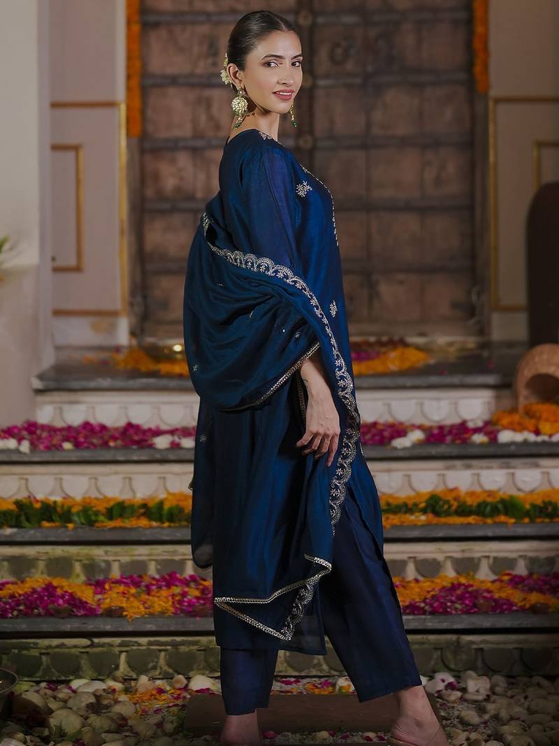 Women Ethnic Motifs Embroidered Regular Kurta with Trousers & With Dupatta