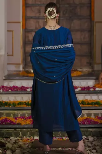 Women Ethnic Motifs Embroidered Regular Kurta with Trousers & With Dupatta