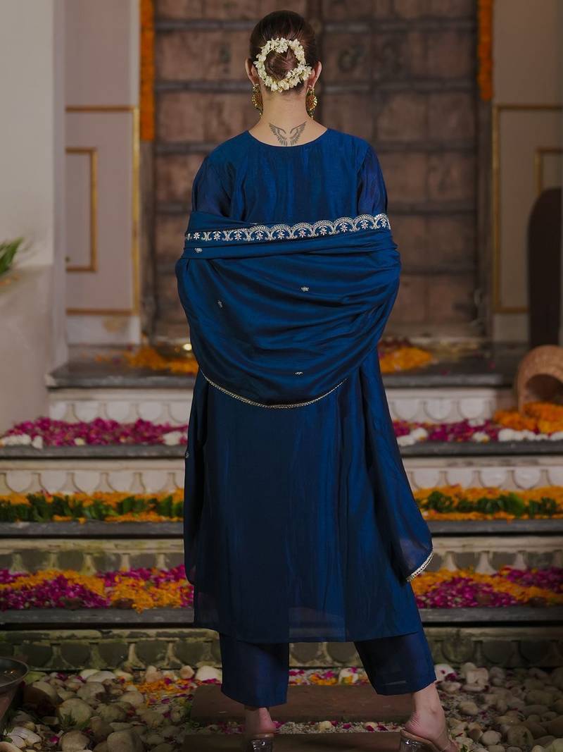 Women Ethnic Motifs Embroidered Regular Kurta with Trousers & With Dupatta