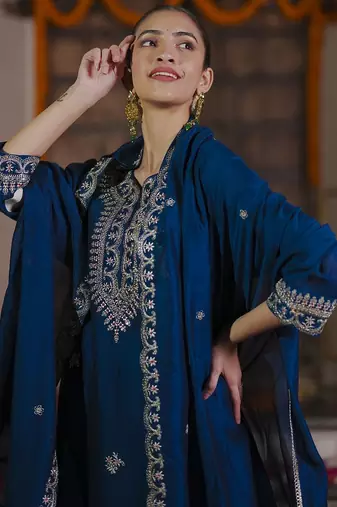 Women Ethnic Motifs Embroidered Regular Kurta with Trousers & With Dupatta