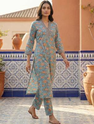 Women Floral Printed Regular Thread Work Pure Cotton Kurta with Trousers 5