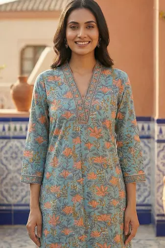 Women Floral Printed Regular Thread Work Pure Cotton Kurta with Trousers