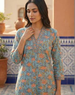 Women Floral Printed Regular Thread Work Pure Cotton Kurta with Trousers 7