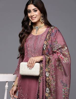Women Floral Embroidered Regular Thread Work Kurta with Trousers & Dupatta 2