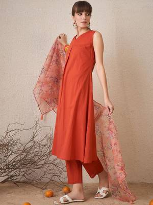 Women Floral Regular Pure Cotton Kurta with Trousers & With Dupatta 4