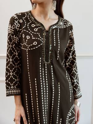 Women Printed Regular Beads and Stones Kurta with Trousers 3