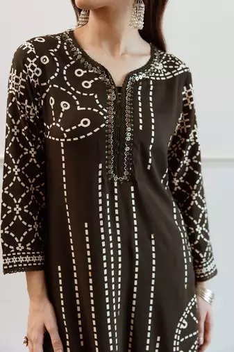 Women Printed Regular Beads and Stones Kurta with Trousers