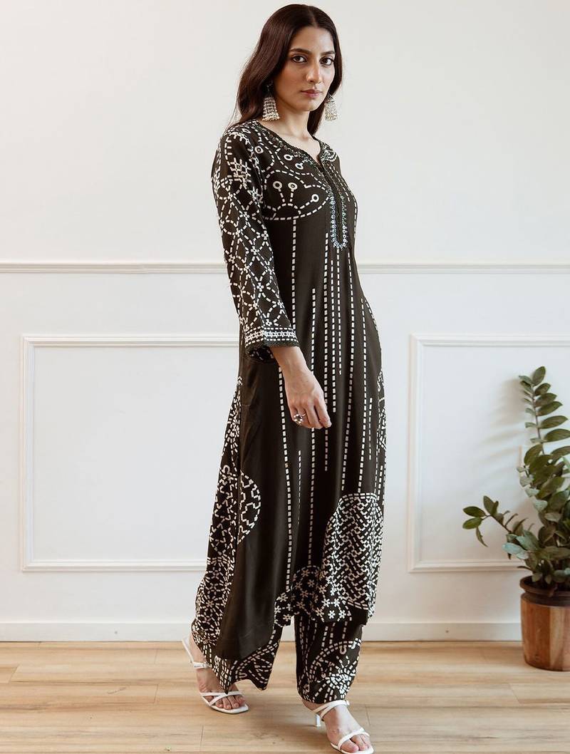 Women Printed Regular Beads and Stones Kurta with Trousers