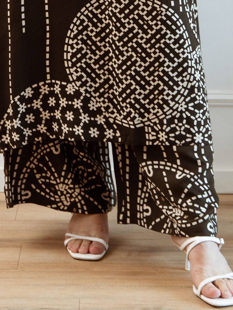 Women Printed Regular Beads and Stones Kurta with Trousers