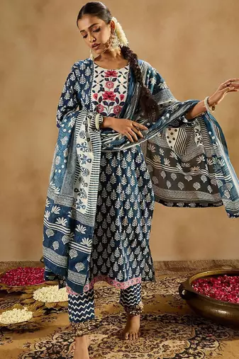 Ethnic Motifs Printed Thread Work Pure Cotton Kurta with Trousers & Dupatta