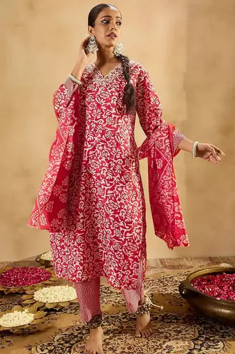 Floral Printed Straight Thread Work Kurta with Trousers & Dupatta