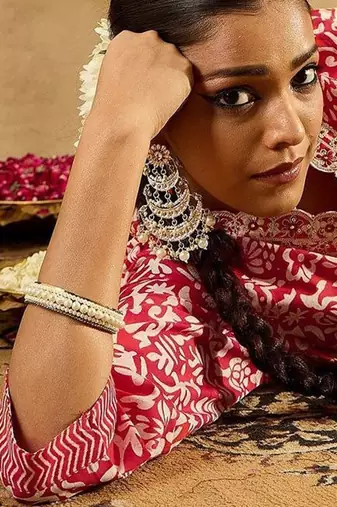 Floral Printed Straight Thread Work Kurta with Trousers & Dupatta