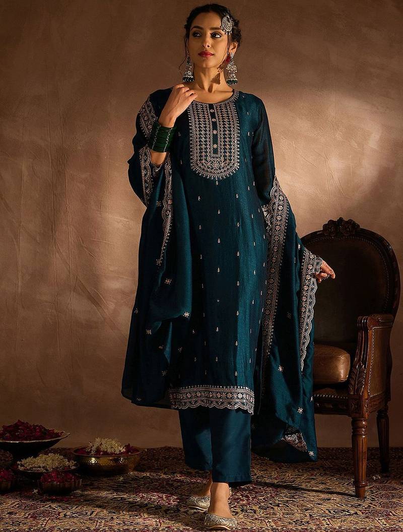Ethnic Motifs Embroidered Thread Work Straight Kurta With Trousers & Dupatta