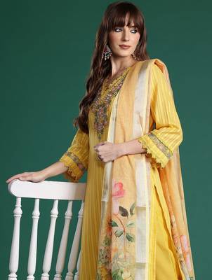 Floral Embroidered Thread Work Linen Kurta with Trousers & With Dupatta 2
