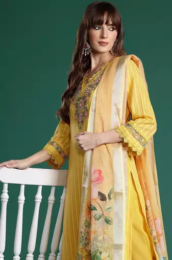 Floral Embroidered Thread Work Linen Kurta with Trousers & With Dupatta