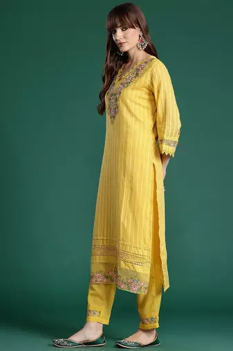 Floral Embroidered Thread Work Linen Kurta with Trousers & With Dupatta