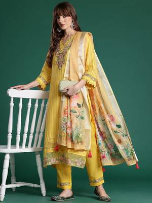 Floral Embroidered Thread Work Linen Kurta with Trousers & With Dupatta 8