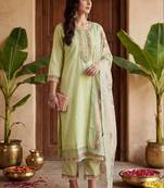 Women Floral Embroidered Regular Thread Work Kurta with Trousers & With Dupatta