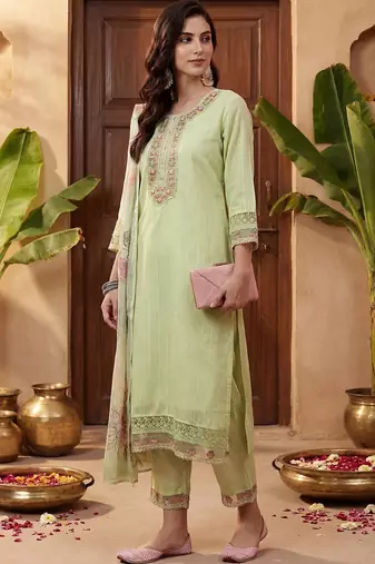 Women Floral Embroidered Regular Thread Work Kurta with Trousers & With Dupatta