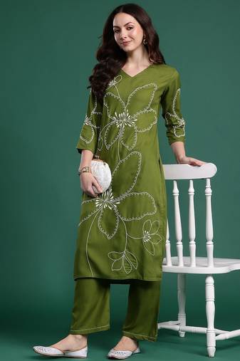Women Floral Embroidered Thread Work Kurta with Palazzos