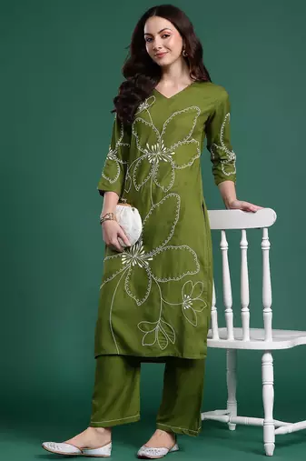 Women Floral Embroidered Thread Work Kurta with Palazzos