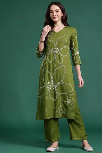Women Floral Embroidered Thread Work Kurta with Palazzos