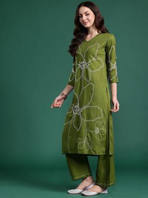 Women Floral Embroidered Thread Work Kurta with Palazzos 5