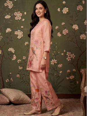 Women Floral Embroidered Regular Thread Work Linen Kurta with Trousers 4