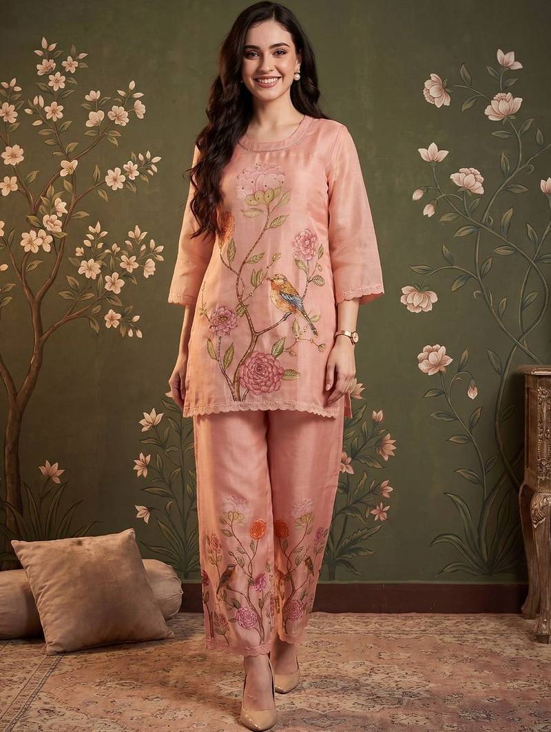 Women Floral Embroidered Regular Thread Work Linen Kurta with Trousers