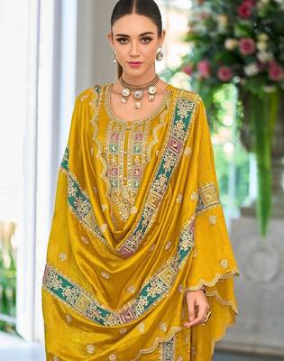 Women Ethnic Motifs Embroidered Kurta with Trousers & Dupatta 2
