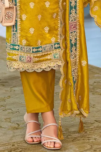Women Ethnic Motifs Embroidered Kurta with Trousers & Dupatta