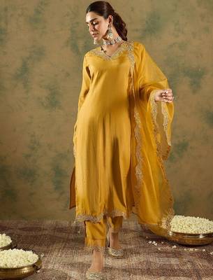 Floral Embroidered Kurta With Trousers & Dupatta 1