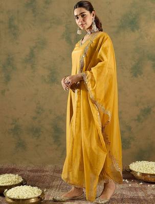 Floral Embroidered Kurta With Trousers & Dupatta 5