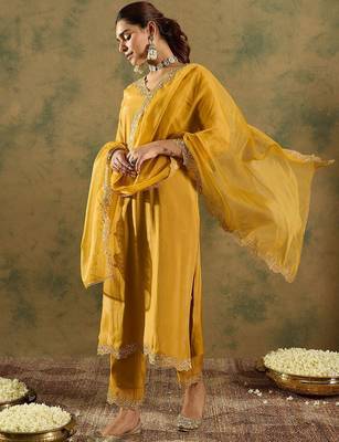 Floral Embroidered Kurta With Trousers & Dupatta 7