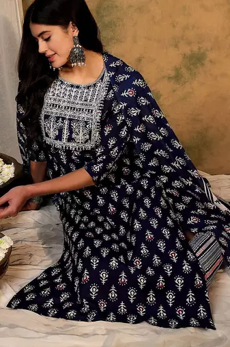 Ethnic Motifs Printed Regular Thread Work Kurta With Trousers & Dupatta