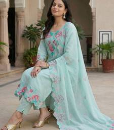 Women Floral Embroidered Regular Thread Work Pure Cotton Kurta with Trousers & With Dupatta
