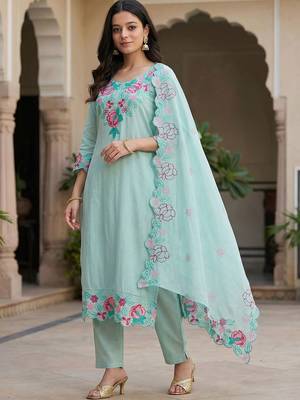 Women Floral Embroidered Regular Thread Work Pure Cotton Kurta with Trousers & With Dupatta 1