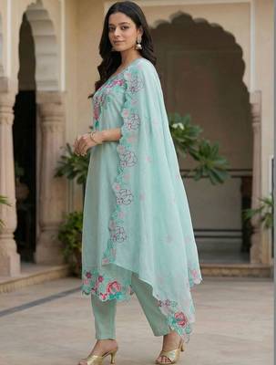 Women Floral Embroidered Regular Thread Work Pure Cotton Kurta with Trousers & With Dupatta 3