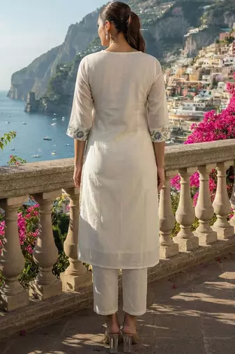 Women Floral Embroidered Regular Thread Work Pure Cotton Kurta with Trousers & With Dupatta