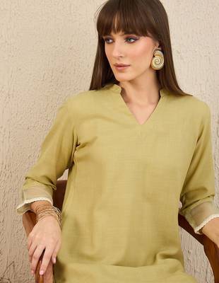 Mandarin Collar Kurta with Trousers 2
