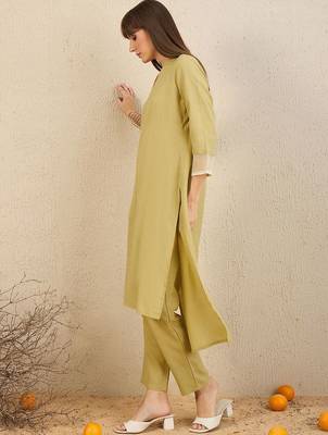 Mandarin Collar Kurta with Trousers 4